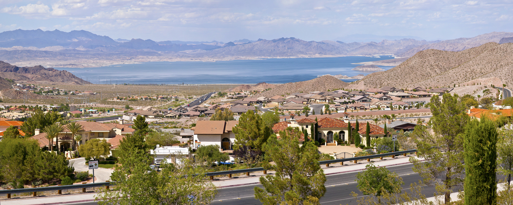 Boulder,City,Nevada,Suburbs,And,Lake,Meade,With,Surrounding,Mountains